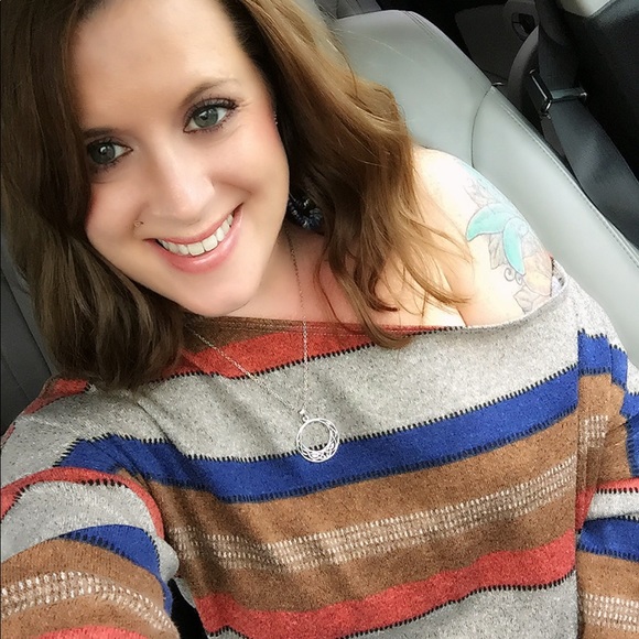 Profile Picture of Lisa Bailey (@lisabailey1607) on Poshmark