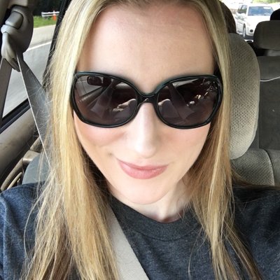 Profile Picture of Amanda Stovall (@PinkCupcake22) on Twitter