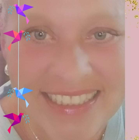 Profile Picture of Vikki Murrish (@evm418) on Poshmark