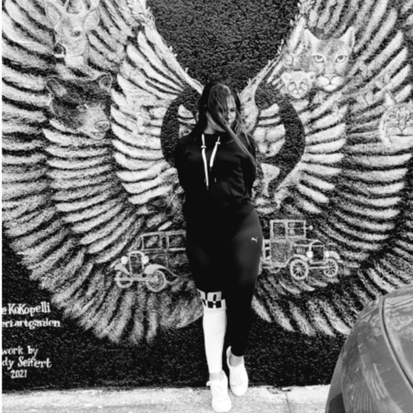 Profile Picture of Nathalie Caimares (@lcter) on Poshmark