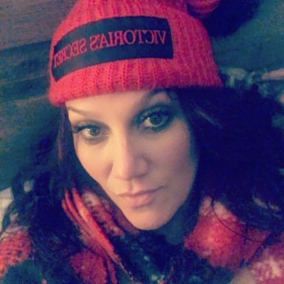 Profile Picture of Vera Eckhardt (@Ann90731499) on Twitter