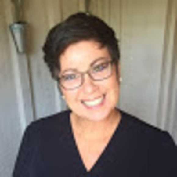 Profile Picture of Suzanne Savard (@suzannesavard) on Poshmark