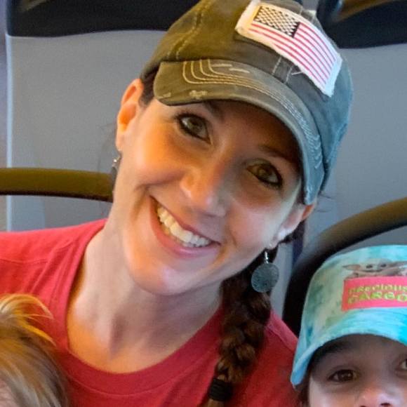 Profile Picture of Debbie Bennett (@d_lagan) on Poshmark