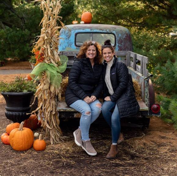 Profile Picture of Vicky Hercher long (@bvstlong) on Poshmark