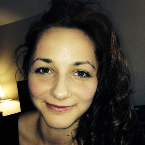 Profile Picture of Ana Halip (@anahalip) on Poshmark