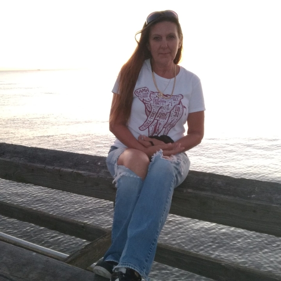 Karla Anzinger - Poshmark Profile Picture of Karla Anzinger (@shellybelly395) on Poshmark