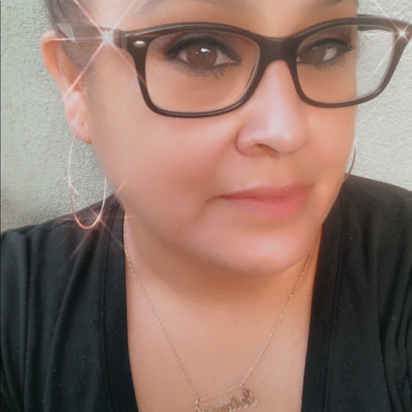 Profile Picture of Yolanda Castillo (@yolanda_75) on Poshmark