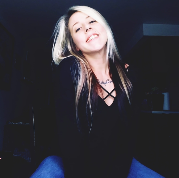 Profile Picture of Kayla Sandgren (@kaylasandgren) on Poshmark