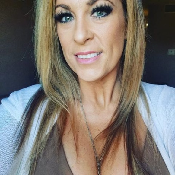 Profile Picture of Jenna Keena (@jennakay81) on Poshmark