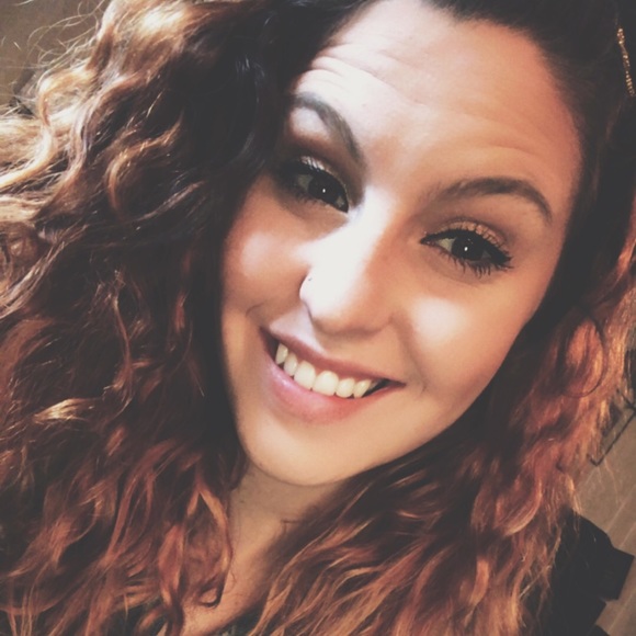 Profile Picture of Kimberly Mcardle (@fitkim18) on Poshmark