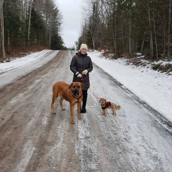 Profile Picture of Leslie Longfield (@leslielongfield) on Poshmark