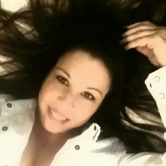 Profile Picture of Ronda Weber (@rgweber1) on Poshmark