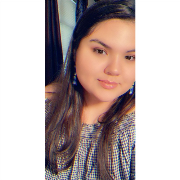 Profile Picture of Damaris Bernal (@damaa_06) on Poshmark
