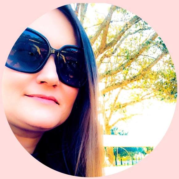 Profile Picture of Stacy Floyd (@floyd1013) on Poshmark