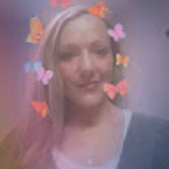 Profile Picture of Stephanie Potts (@stephaniepot964) on Poshmark