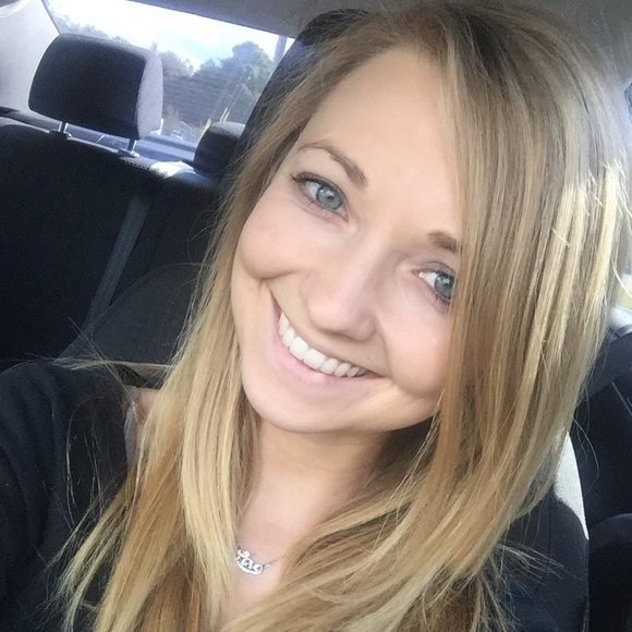 Profile Picture of Acie Fulcher (@ayyyymariee16) on Poshmark
