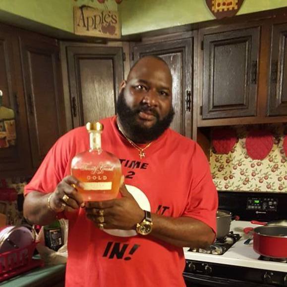 Profile Picture of Robert Wise (@dragons74wise) on Poshmark