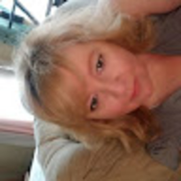 Profile Picture of Jean Ebensteiner (@jeanebensteiner) on Poshmark