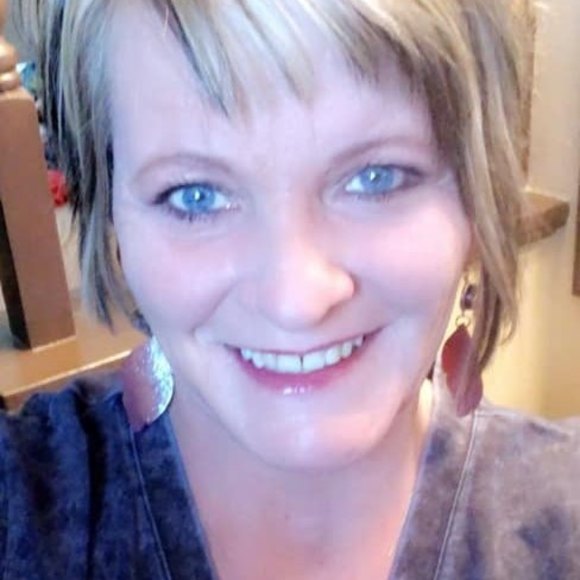 Profile Picture of Kim Golgart (@henrysbulldogs) on Poshmark