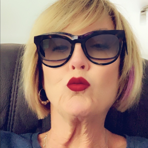 Profile Picture of Joyce Walling (@poshieshopgirl) on Poshmark