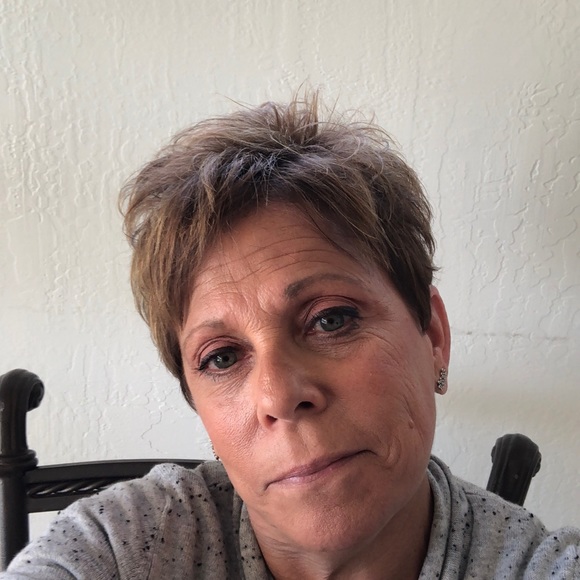 Profile Picture of Carol Meltzer (@meltcarol) on Poshmark