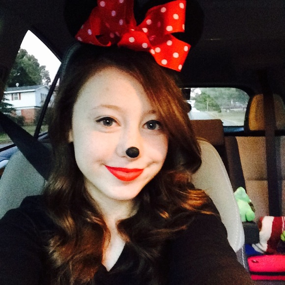 Profile Picture of Audrey Haley (@audreysfashion) on Poshmark