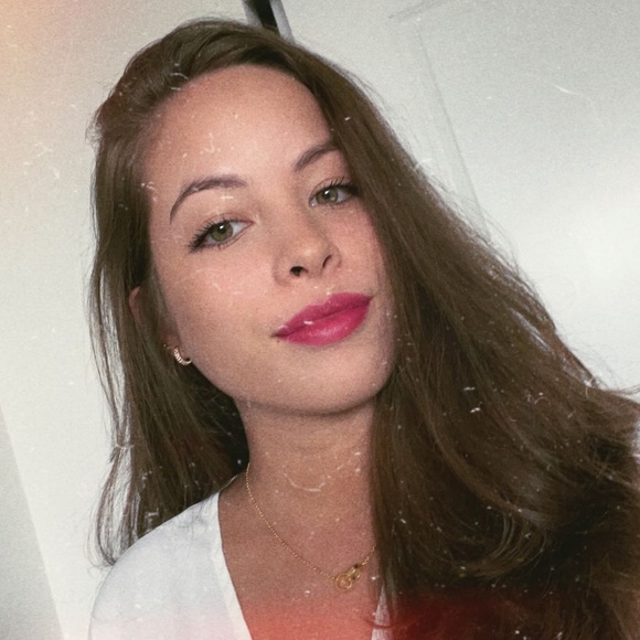 Profile Picture of Hannah Ludwig (@hannahludwig1) on Poshmark