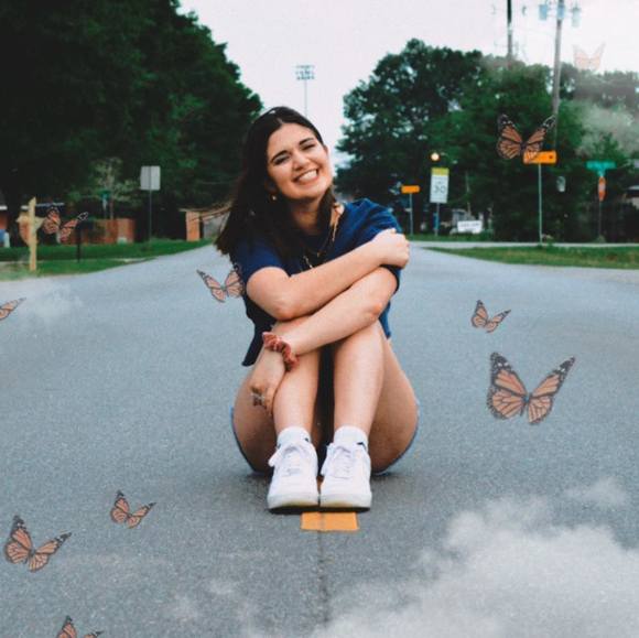 Profile Picture of Sara Panepinto (@sarapanepinto) on Poshmark