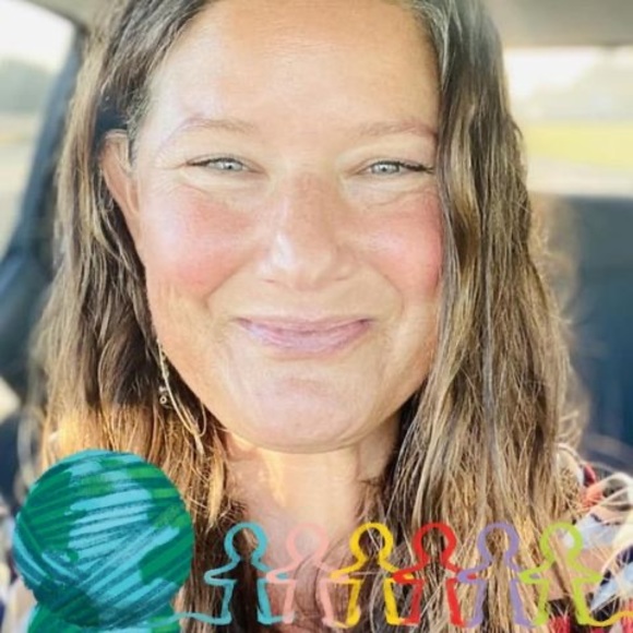 Profile Picture of Caroline Corgiat (@ccorgiat) on Poshmark