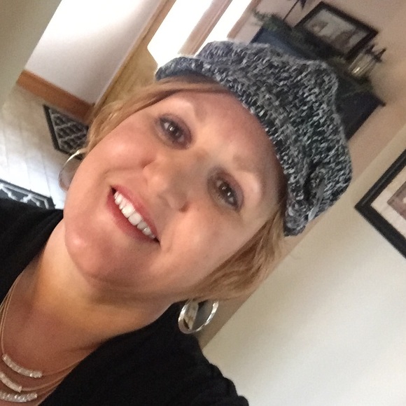 Profile Picture of Ginger Morhardt (@gmgmand3) on Poshmark