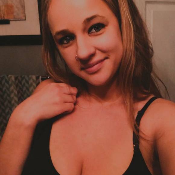 Profile Picture of Taylor Hatfield (@taylor_louise27) on Poshmark