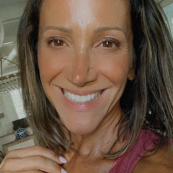 Profile Picture of Krissy Moore (@moorefitgirl) on Poshmark