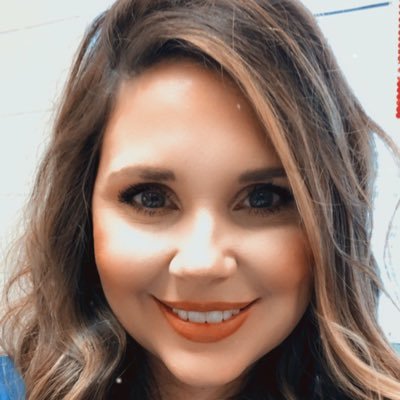 Profile Picture of Mrs. Mitchell (@MrsMitchell_LES) on Twitter