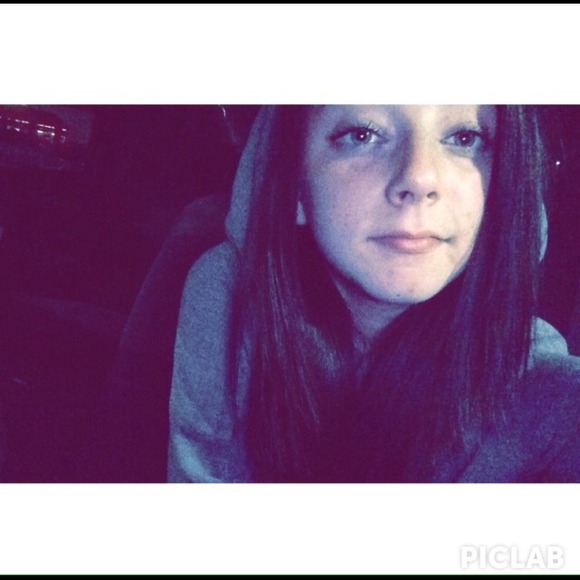 Profile Picture of Haley Huff (@haley_huff43) on Poshmark