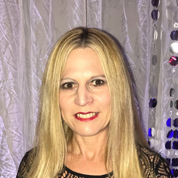 Profile Picture of Dawn Chaskin (@runway_style) on Poshmark