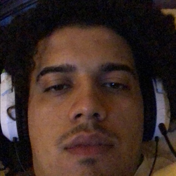 Profile Picture of Michael Rosales (@muddyyyyy) on Poshmark