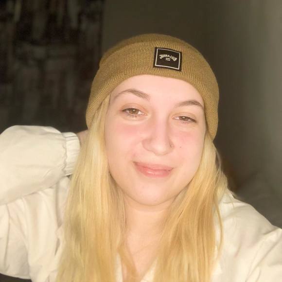 Profile Picture of Meagan Brousseau (@meaganbrousseau) on Poshmark
