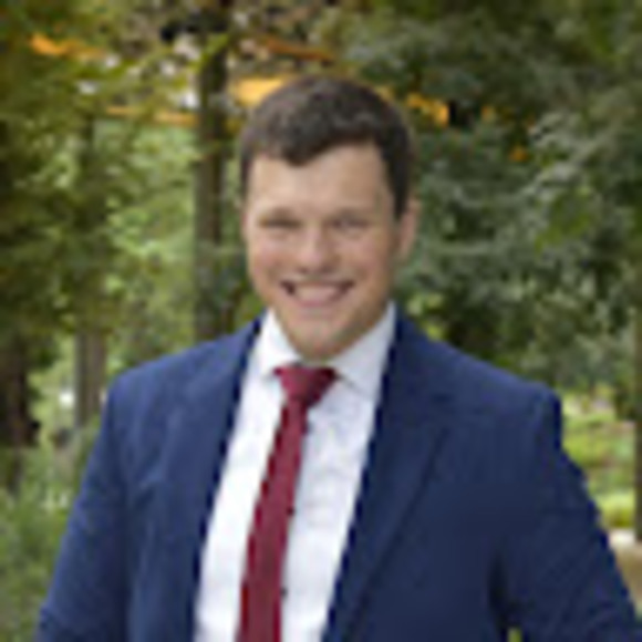 Profile Picture of Miklós Leszkó (@leszkomiklos28) on Poshmark