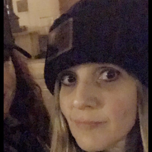 Profile Picture of Joanna Salvatori (@trobean) on Poshmark