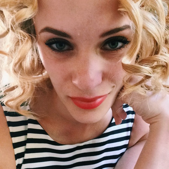 Profile Picture of Luda Feitser (@feitla) on Poshmark