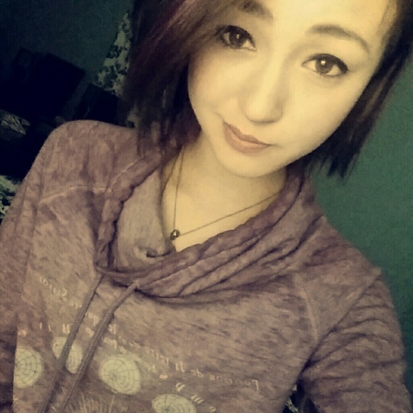 Profile Picture of Elizabeth Ising (@elisin01) on Poshmark