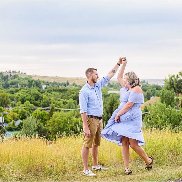 Profile Picture of Leanne Hanson (@leannie9) on Poshmark