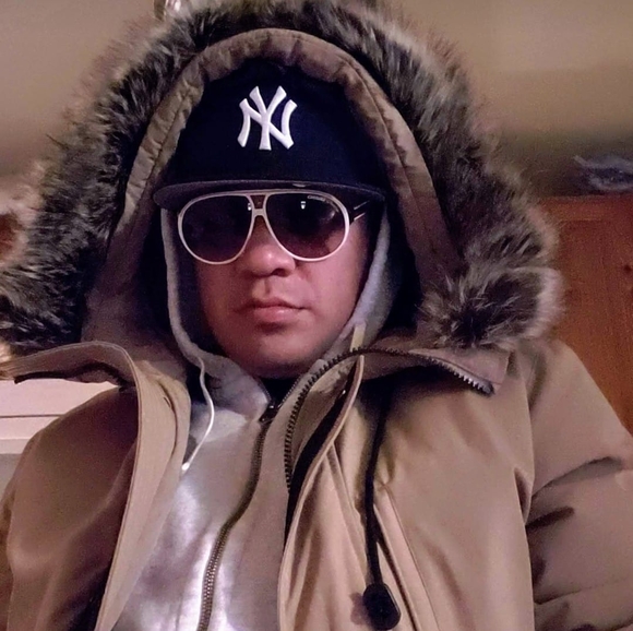 Profile Picture of Ivan Samayoa (@isam0115) on Poshmark