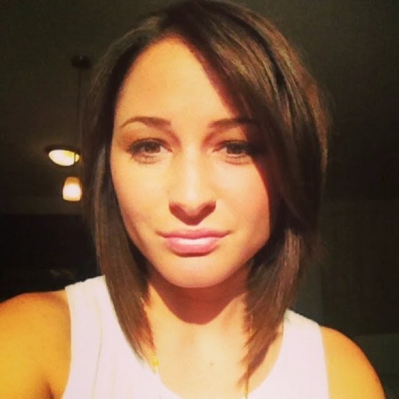 Profile Picture of Carly Gilbert (@carlykahan88874) on Poshmark