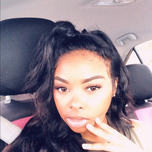 Profile Picture of Essence Harris (@essence_iman) on Poshmark