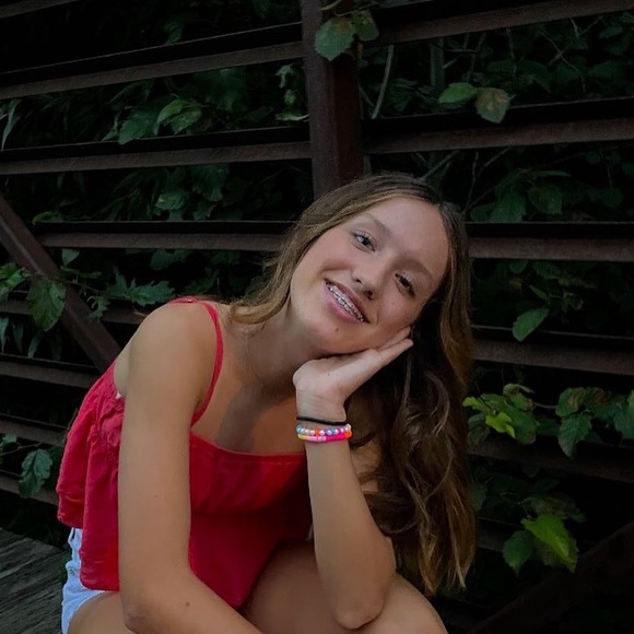 Profile Picture of Reese Conlee (@reeseconlee) on Poshmark