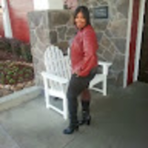 Profile Picture of Syreeta Miller (@syreetamiller17) on Poshmark