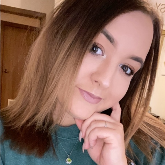 Profile Picture of Kylee Suttles (@kyleesuttles) on Poshmark