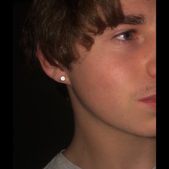 Profile Picture of Seth Ousley (@seth_ousley823) on Poshmark