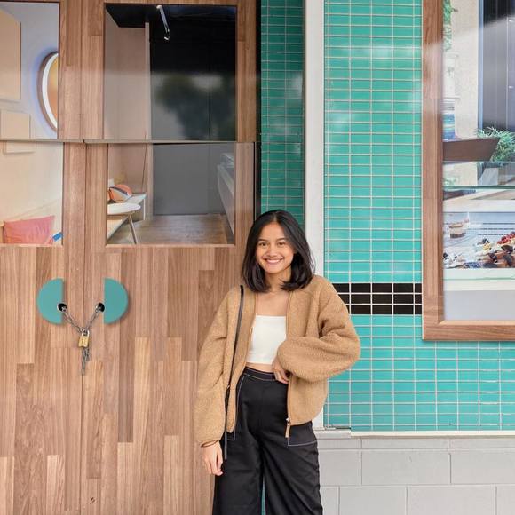 Profile Picture of Shatha A (@shathasfa) on Poshmark